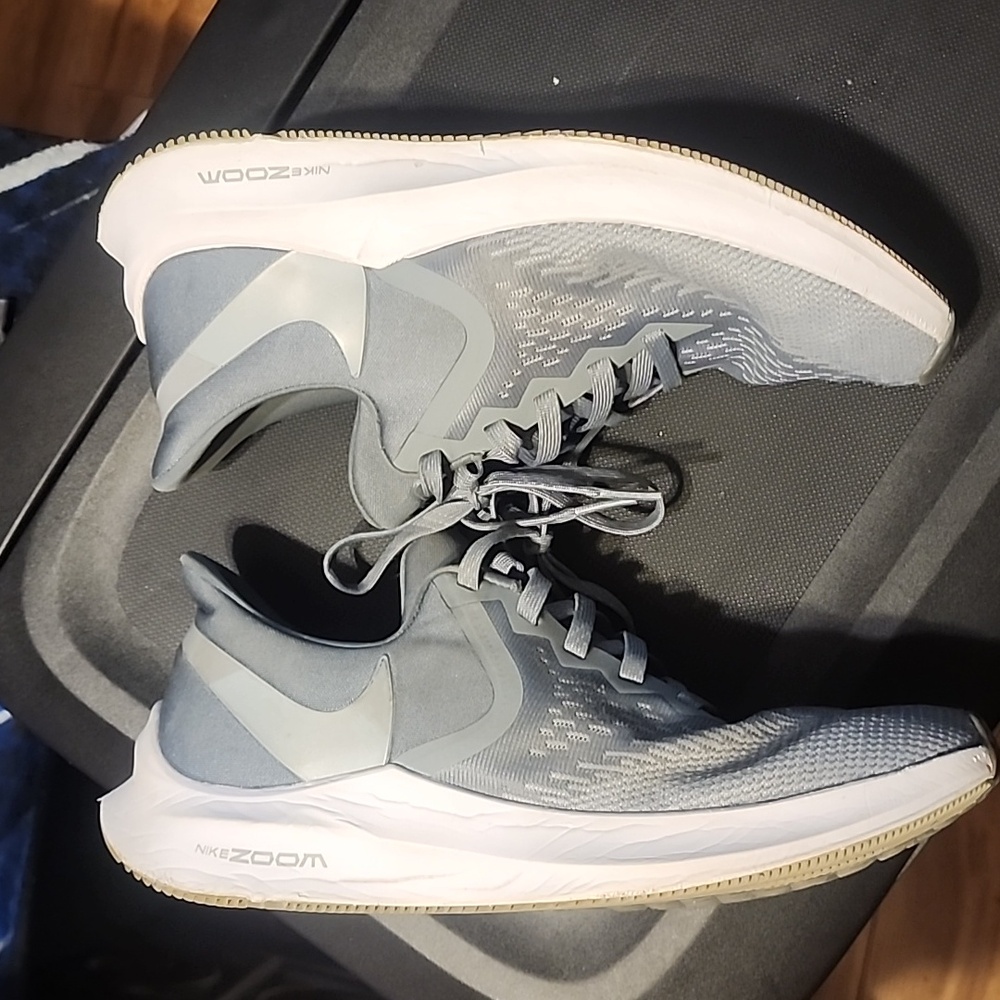 Nike Women's Zoom air Grey Size 7.5 Used